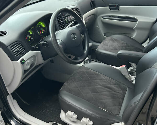 Чорний Хендай Акцент, об'ємом двигуна 1.4 л та пробігом 250 тис. км за 4800 $, фото 8 на Automoto.ua