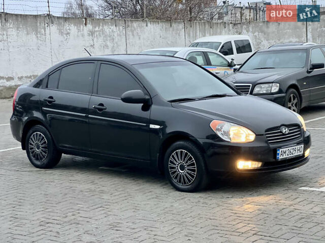 Черный Хендай Акцент, объемом двигателя 1.4 л и пробегом 221 тыс. км за 4950 $, фото 4 на Automoto.ua
