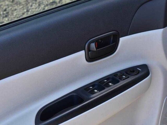 Чорний Хендай Акцент, об'ємом двигуна 1.4 л та пробігом 193 тис. км за 5799 $, фото 10 на Automoto.ua