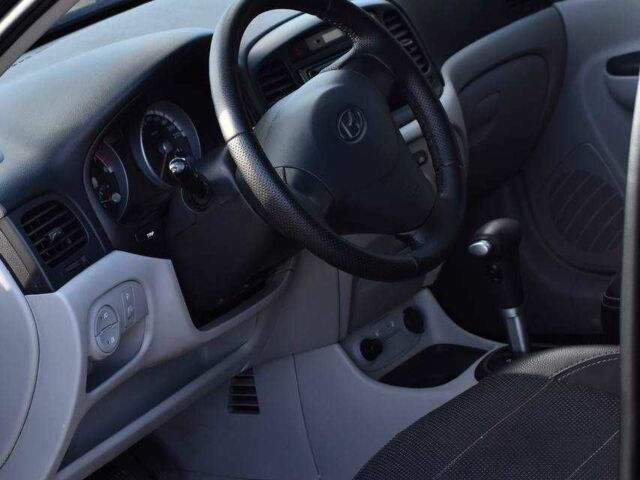 Чорний Хендай Акцент, об'ємом двигуна 1.4 л та пробігом 193 тис. км за 5799 $, фото 6 на Automoto.ua