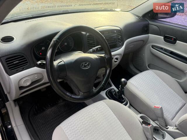 Черный Хендай Акцент, объемом двигателя 1.4 л и пробегом 257 тыс. км за 3000 $, фото 17 на Automoto.ua