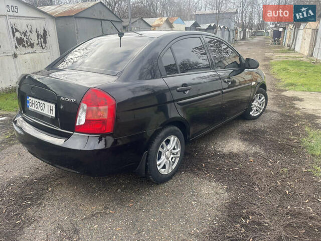 Черный Хендай Акцент, объемом двигателя 1.4 л и пробегом 190 тыс. км за 4600 $, фото 3 на Automoto.ua