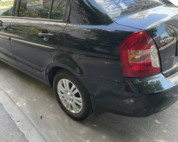Черный Хендай Акцент, объемом двигателя 1.4 л и пробегом 162 тыс. км за 5200 $, фото 5 на Automoto.ua