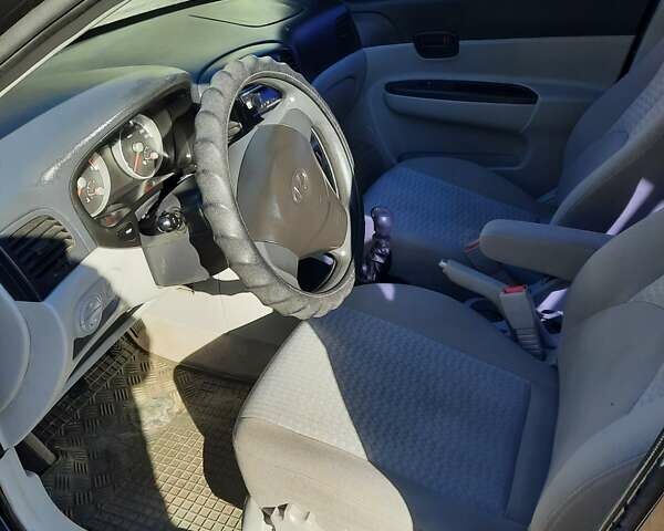 Черный Хендай Акцент, объемом двигателя 1.4 л и пробегом 237 тыс. км за 4800 $, фото 8 на Automoto.ua