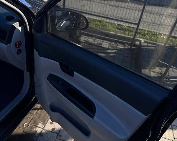 Черный Хендай Акцент, объемом двигателя 1.4 л и пробегом 210 тыс. км за 4050 $, фото 4 на Automoto.ua