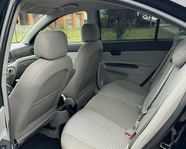 Черный Хендай Акцент, объемом двигателя 1.49 л и пробегом 198 тыс. км за 5800 $, фото 5 на Automoto.ua