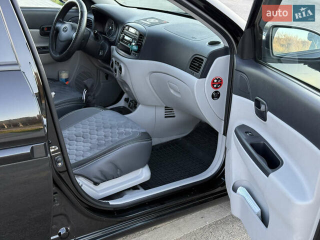 Черный Хендай Акцент, объемом двигателя 1.59 л и пробегом 175 тыс. км за 6300 $, фото 17 на Automoto.ua