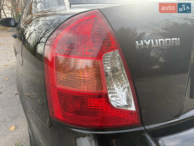Черный Хендай Акцент, объемом двигателя 1.4 л и пробегом 257 тыс. км за 3000 $, фото 13 на Automoto.ua