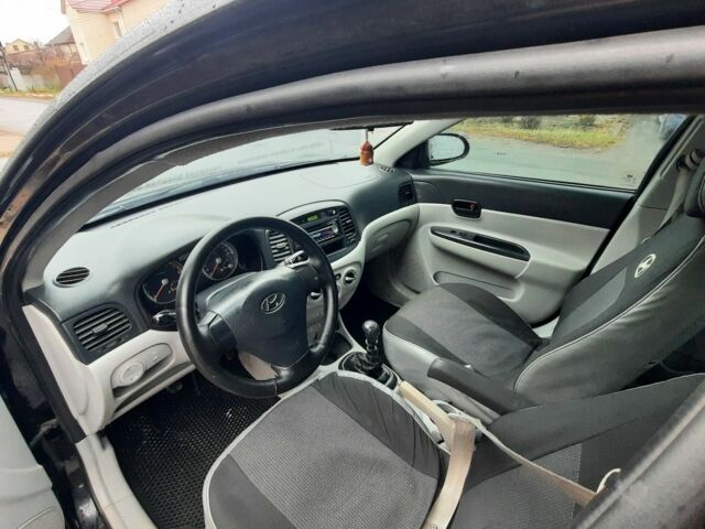 Черный Хендай Акцент, объемом двигателя 1.4 л и пробегом 210 тыс. км за 3900 $, фото 7 на Automoto.ua