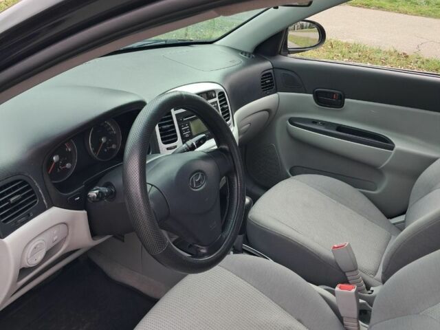 Черный Хендай Акцент, объемом двигателя 1.6 л и пробегом 182 тыс. км за 5200 $, фото 10 на Automoto.ua