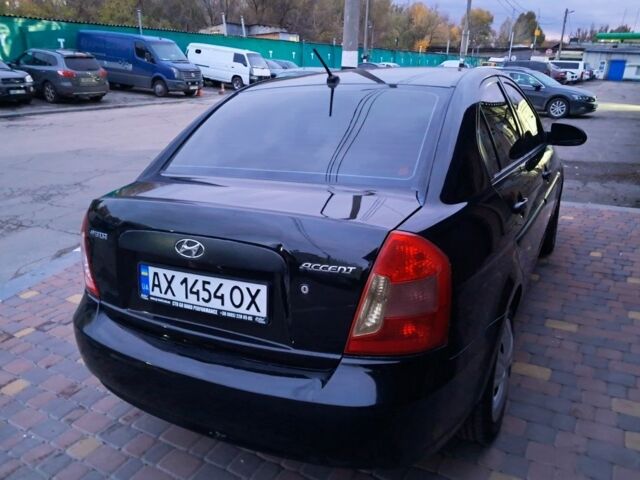 Черный Хендай Акцент, объемом двигателя 1.4 л и пробегом 267 тыс. км за 5400 $, фото 2 на Automoto.ua