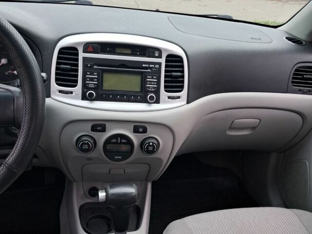 Черный Хендай Акцент, объемом двигателя 1.6 л и пробегом 182 тыс. км за 5200 $, фото 14 на Automoto.ua