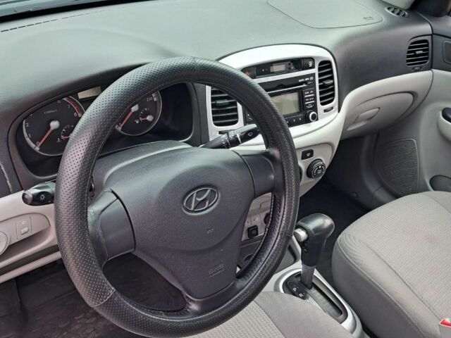 Черный Хендай Акцент, объемом двигателя 1.6 л и пробегом 182 тыс. км за 5200 $, фото 8 на Automoto.ua