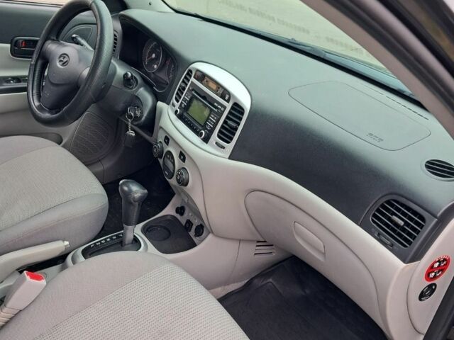 Черный Хендай Акцент, объемом двигателя 1.6 л и пробегом 182 тыс. км за 5200 $, фото 13 на Automoto.ua