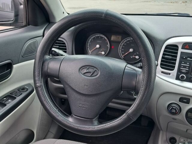 Черный Хендай Акцент, объемом двигателя 1.6 л и пробегом 182 тыс. км за 5200 $, фото 9 на Automoto.ua