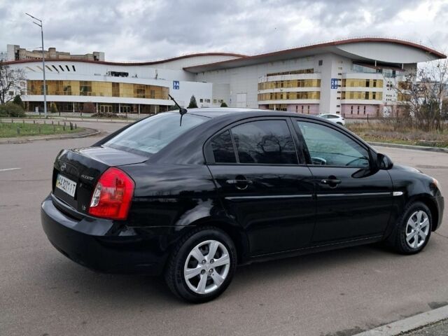 Черный Хендай Акцент, объемом двигателя 1.6 л и пробегом 182 тыс. км за 5200 $, фото 3 на Automoto.ua