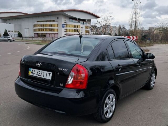 Черный Хендай Акцент, объемом двигателя 1.6 л и пробегом 182 тыс. км за 5200 $, фото 4 на Automoto.ua