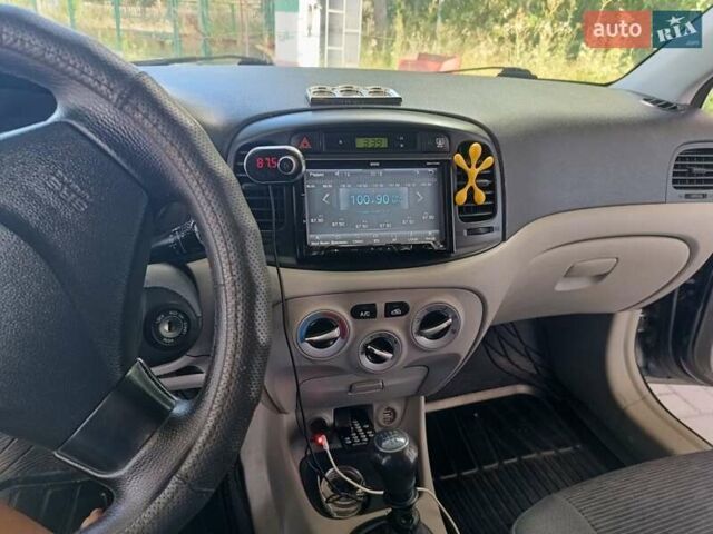 Черный Хендай Акцент, объемом двигателя 1.4 л и пробегом 123 тыс. км за 4500 $, фото 6 на Automoto.ua
