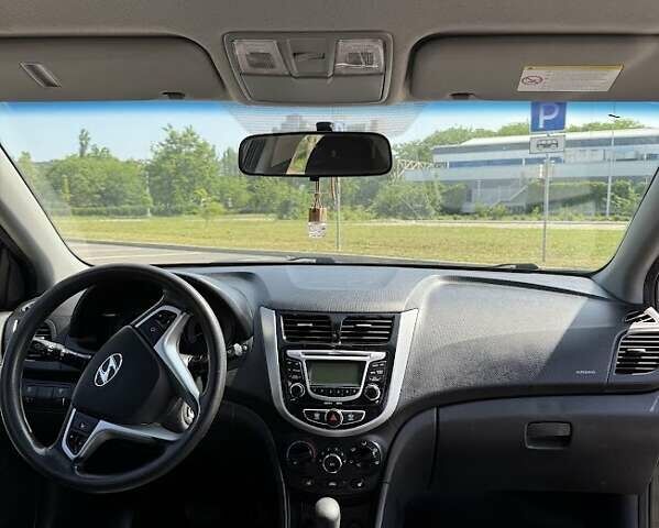 Черный Хендай Акцент, объемом двигателя 1.4 л и пробегом 163 тыс. км за 6900 $, фото 6 на Automoto.ua