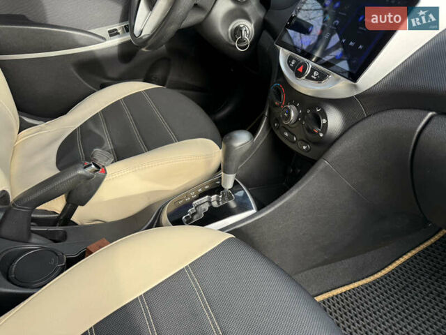 Черный Хендай Акцент, объемом двигателя 1.4 л и пробегом 120 тыс. км за 7900 $, фото 31 на Automoto.ua