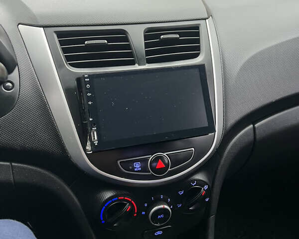 Хендай Акцент 2011 в Полтаве на Automoto.ua Черный Хендай Акцент, объемом двигателя 1.4 л и пробегом 186 тыс. км за 5999 $, фото 25 на Automoto.ua