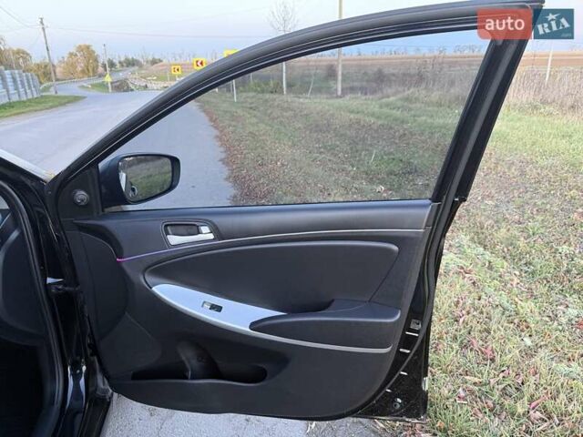Черный Хендай Акцент, объемом двигателя 1.4 л и пробегом 87 тыс. км за 7250 $, фото 7 на Automoto.ua