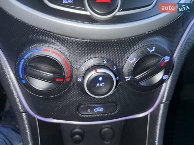 Черный Хендай Акцент, объемом двигателя 1.4 л и пробегом 87 тыс. км за 7250 $, фото 26 на Automoto.ua