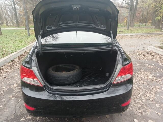 Черный Хендай Акцент, объемом двигателя 1.4 л и пробегом 180 тыс. км за 6800 $, фото 7 на Automoto.ua