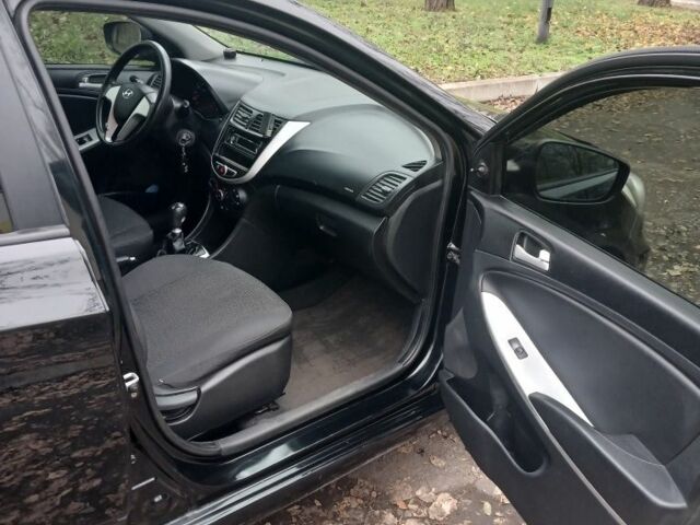 Черный Хендай Акцент, объемом двигателя 1.4 л и пробегом 180 тыс. км за 6800 $, фото 5 на Automoto.ua