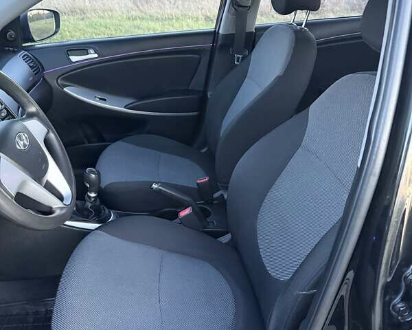 Черный Хендай Акцент, объемом двигателя 1.4 л и пробегом 87 тыс. км за 7250 $, фото 16 на Automoto.ua