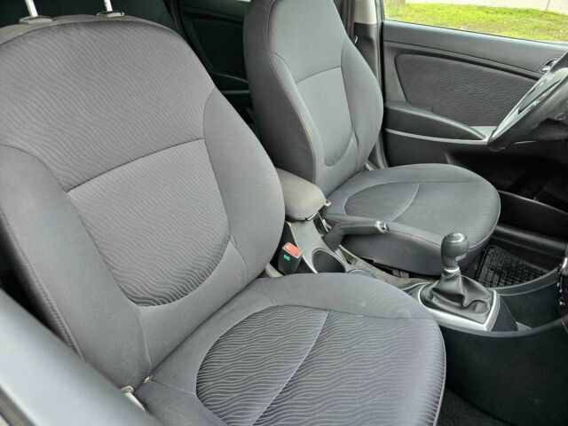 Черный Хендай Акцент, объемом двигателя 1.4 л и пробегом 160 тыс. км за 2700 $, фото 11 на Automoto.ua