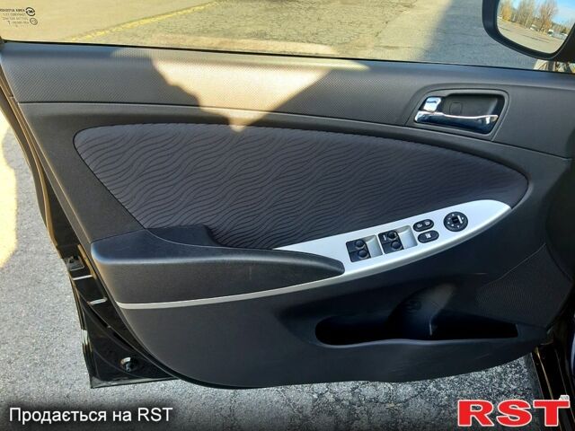 Черный Хендай Акцент, объемом двигателя 1.4 л и пробегом 95 тыс. км за 8900 $, фото 5 на Automoto.ua