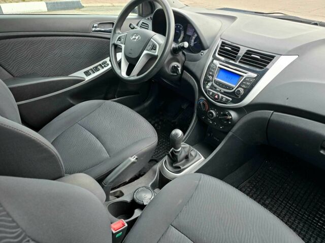 Черный Хендай Акцент, объемом двигателя 1.4 л и пробегом 160 тыс. км за 2700 $, фото 10 на Automoto.ua