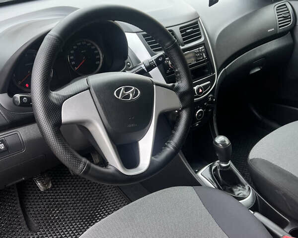 Черный Хендай Акцент, объемом двигателя 1.4 л и пробегом 141 тыс. км за 7650 $, фото 8 на Automoto.ua