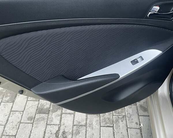 Чорний Хендай Акцент, об'ємом двигуна 1.4 л та пробігом 209 тис. км за 7500 $, фото 2 на Automoto.ua