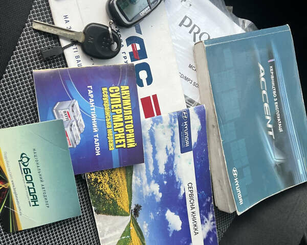 Черный Хендай Акцент, объемом двигателя 1.4 л и пробегом 141 тыс. км за 7500 $, фото 4 на Automoto.ua