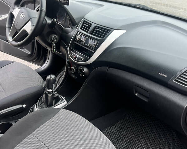 Черный Хендай Акцент, объемом двигателя 1.4 л и пробегом 141 тыс. км за 7650 $, фото 10 на Automoto.ua