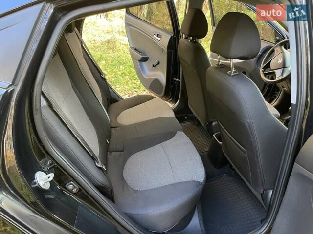 Хендай Акцент 2013 в Чернигове на Automoto.ua Черный Хендай Акцент, объемом двигателя 1.4 л и пробегом 221 тыс. км за 5900 $, фото 15 на Automoto.ua