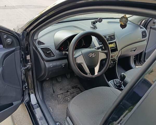 Хендай Акцент 2013 в Ирпене на Automoto.ua Черный Хендай Акцент, объемом двигателя 1.4 л и пробегом 215 тыс. км за 7800 $, фото 5 на Automoto.ua