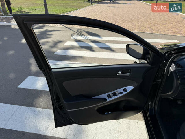 Черный Хендай Акцент, объемом двигателя 1.4 л и пробегом 207 тыс. км за 6099 $, фото 3 на Automoto.ua