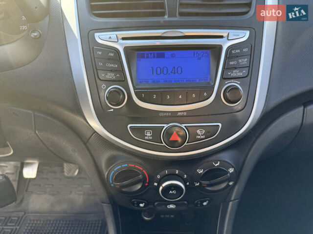 Черный Хендай Акцент, объемом двигателя 1.4 л и пробегом 207 тыс. км за 6099 $, фото 9 на Automoto.ua