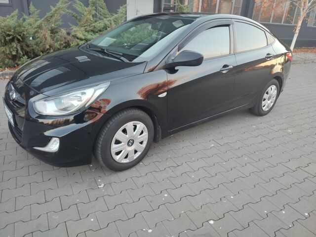 Черный Хендай Акцент, объемом двигателя 1.4 л и пробегом 197 тыс. км за 6000 $, фото 4 на Automoto.ua