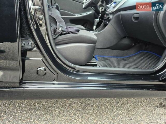 Черный Хендай Акцент, объемом двигателя 1.4 л и пробегом 177 тыс. км за 9200 $, фото 4 на Automoto.ua