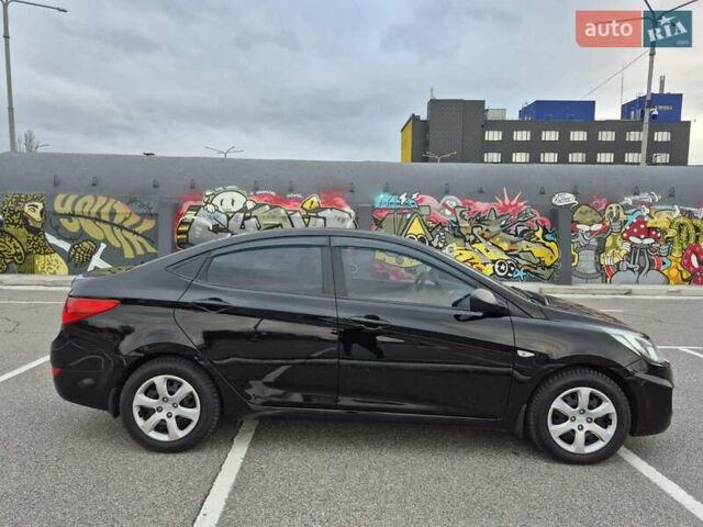 Черный Хендай Акцент, объемом двигателя 1.4 л и пробегом 177 тыс. км за 9200 $, фото 8 на Automoto.ua