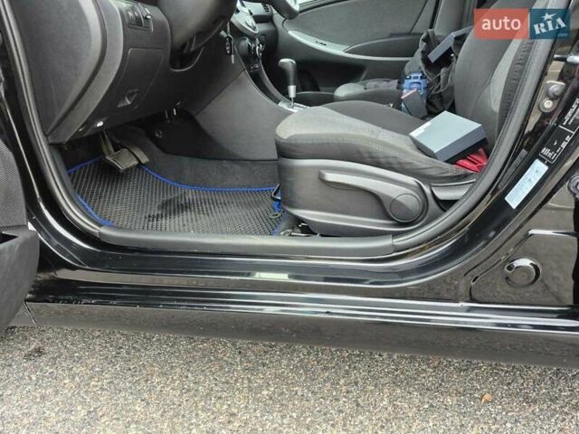 Черный Хендай Акцент, объемом двигателя 1.4 л и пробегом 177 тыс. км за 9200 $, фото 5 на Automoto.ua