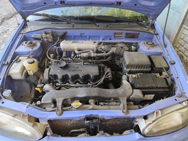 Фиолетовый Хендай Акцент, объемом двигателя 1.3 л и пробегом 315 тыс. км за 1000 $, фото 6 на Automoto.ua