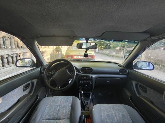 Фиолетовый Хендай Акцент, объемом двигателя 1.3 л и пробегом 315 тыс. км за 1000 $, фото 4 на Automoto.ua