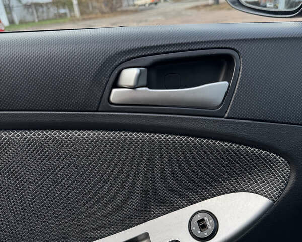 Фиолетовый Хендай Акцент, объемом двигателя 1.6 л и пробегом 129 тыс. км за 9200 $, фото 12 на Automoto.ua