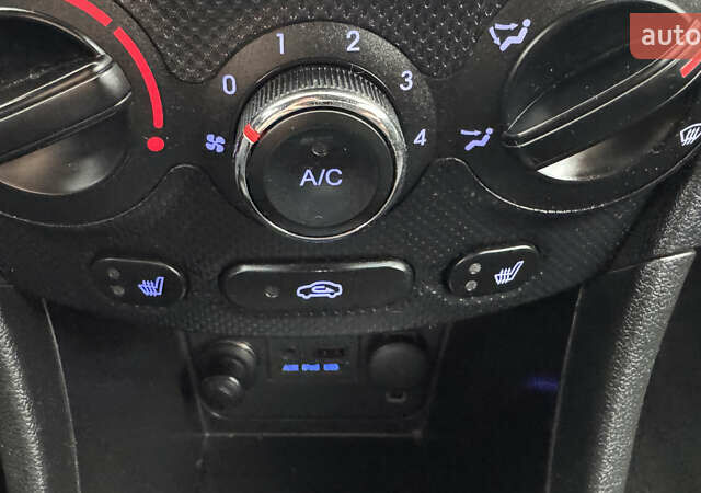 Фиолетовый Хендай Акцент, объемом двигателя 1.4 л и пробегом 145 тыс. км за 7000 $, фото 24 на Automoto.ua