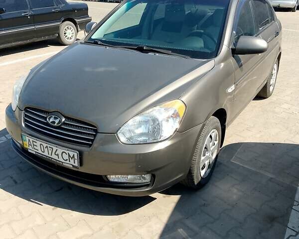 Коричневый Хендай Акцент, объемом двигателя 1.4 л и пробегом 100 тыс. км за 5499 $, фото 4 на Automoto.ua